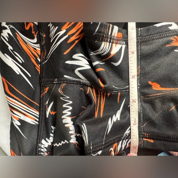 Fleo Swirl Shorts - Picture 6 of 6